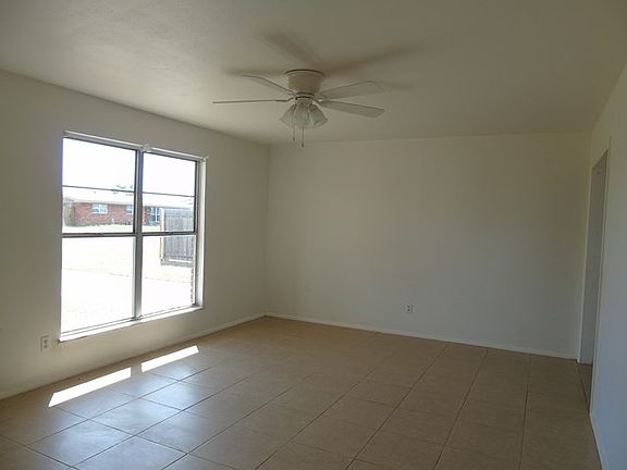 2nd image of 4300 Mercedes Dr