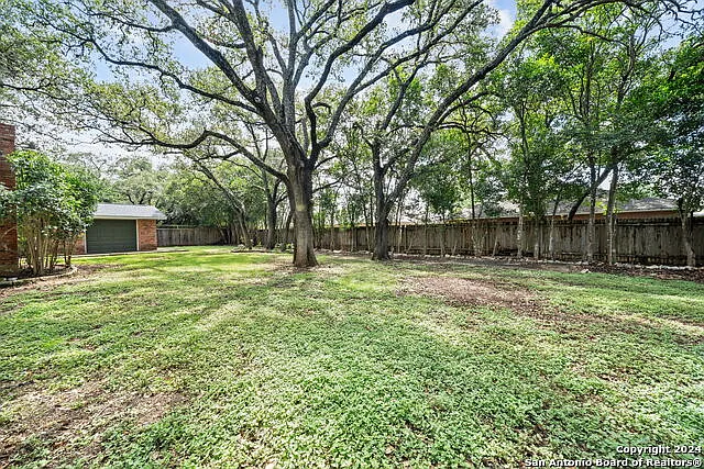 202 Donella Dr — Photo 32