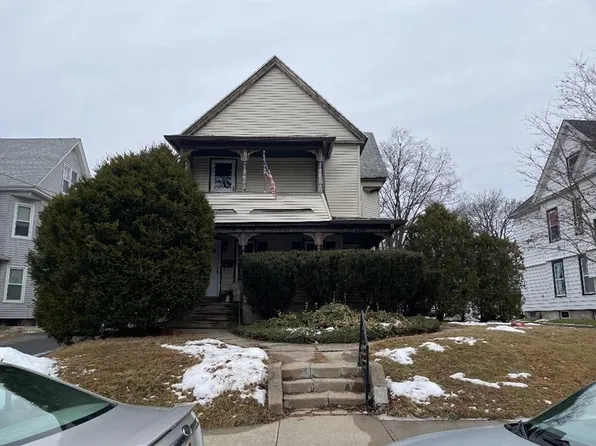 76 Nonotuck St, Holyoke, MA 01040