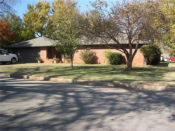 3rd image of 301 Sondra Dr