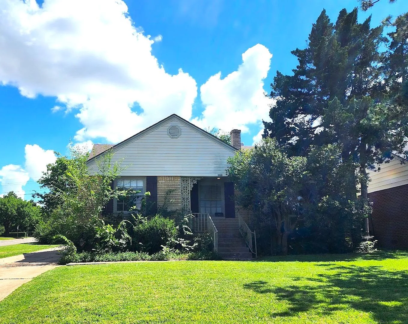 Super Cute 3 Bedroom 1 Bath Cottage In The Douglas Place Add Nw Okc — Photo 1