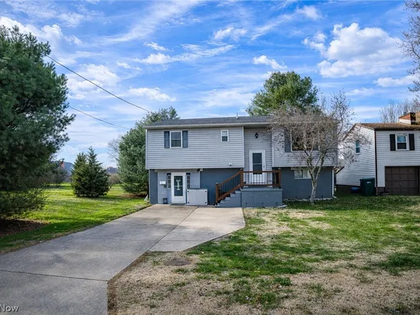 814 W 4th St, Williamstown, WV 26187