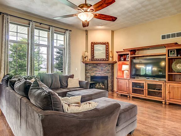 3rd image of 408 Trent Ln