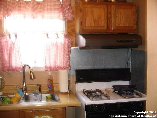 5th image of 111 Whittier St