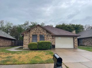 5606 Congressional Dr, Arlington, TX 76018