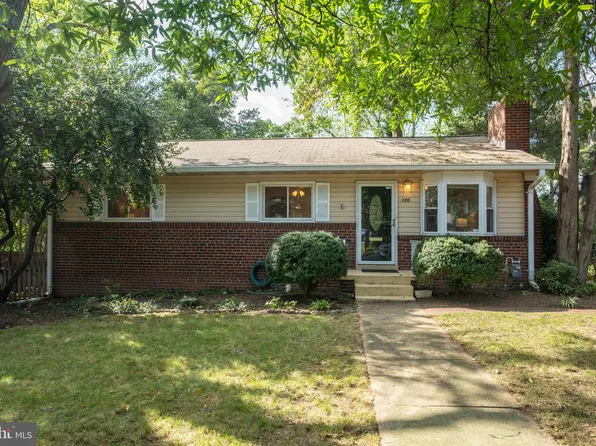 180 Cambridge Rd, Alexandria, VA 22314