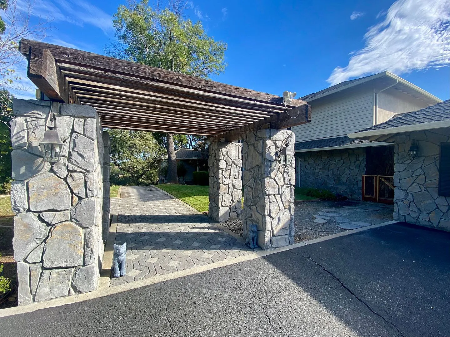 Panoramic Views and Quiet Luxury in Los Gatos — Photo 2