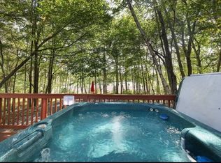 1426 Windy Pine Rd, Pine Rd, PA 18347