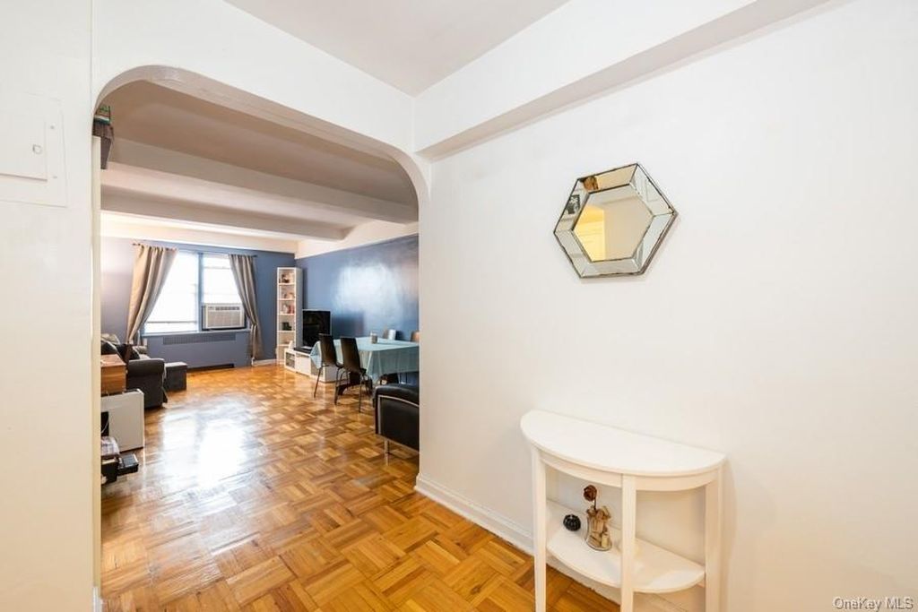 1 Bed 1 Bath Property, New York • 800 Sq Ft