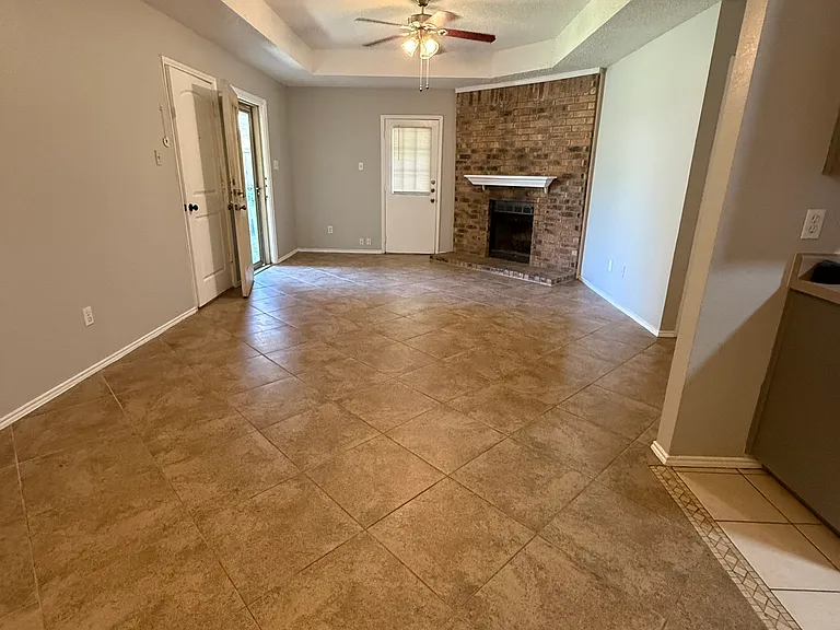 7510 April Ln — Photo 3