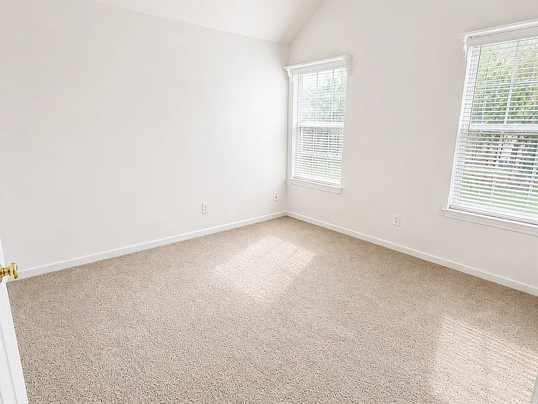 687 Spencer Ct — Photo 12