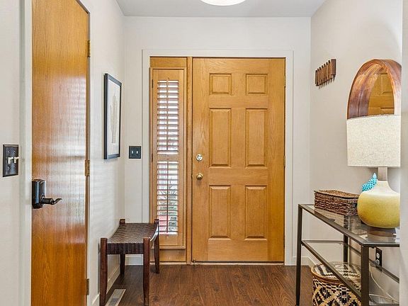 3rd image of 828 N Hancock St