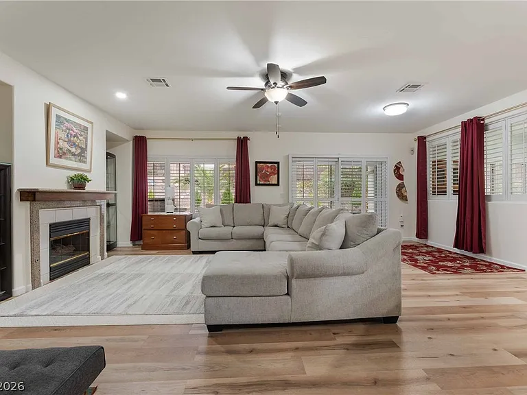 2565 Leighton Ave — Photo 7