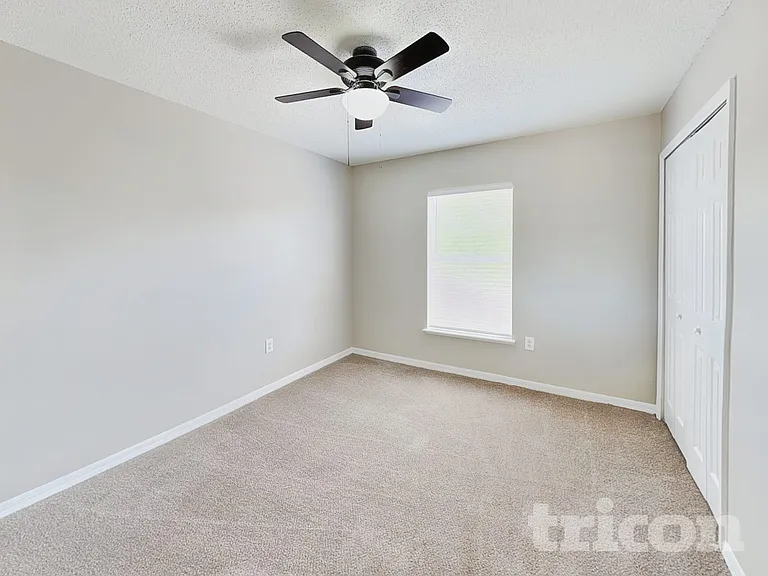 13561 Linden Dr — Photo 16