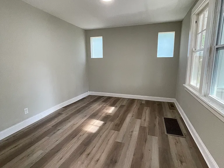 2456 Saturn St — Photo 7