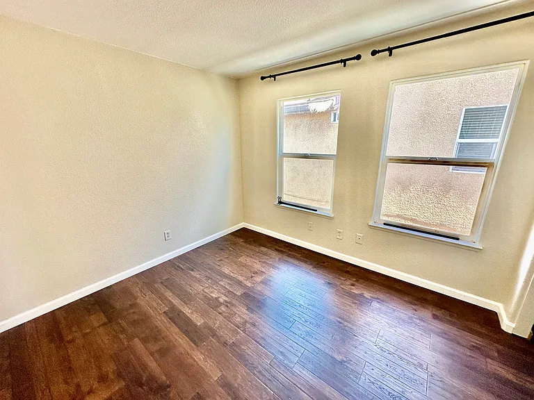 866 Papaya St — Photo 16