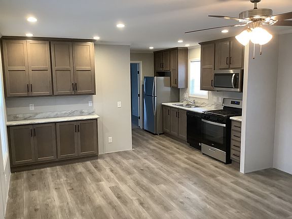 2nd image of 900 W Columbia St #99