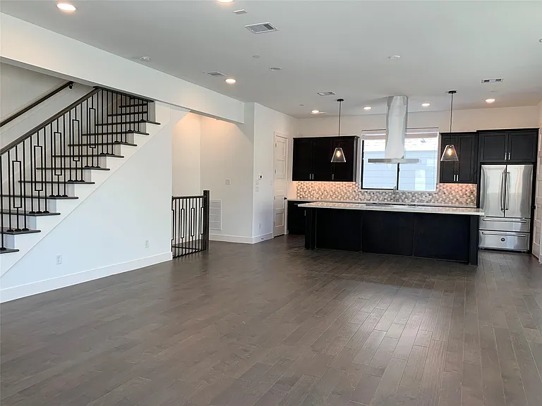 5707 Maxie St — Photo 2