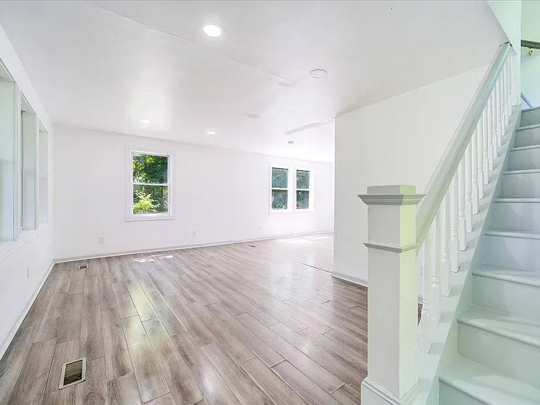 629 South Rd — Photo 5