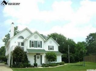 106 Vista Ct, North Olmsted, OH 44070