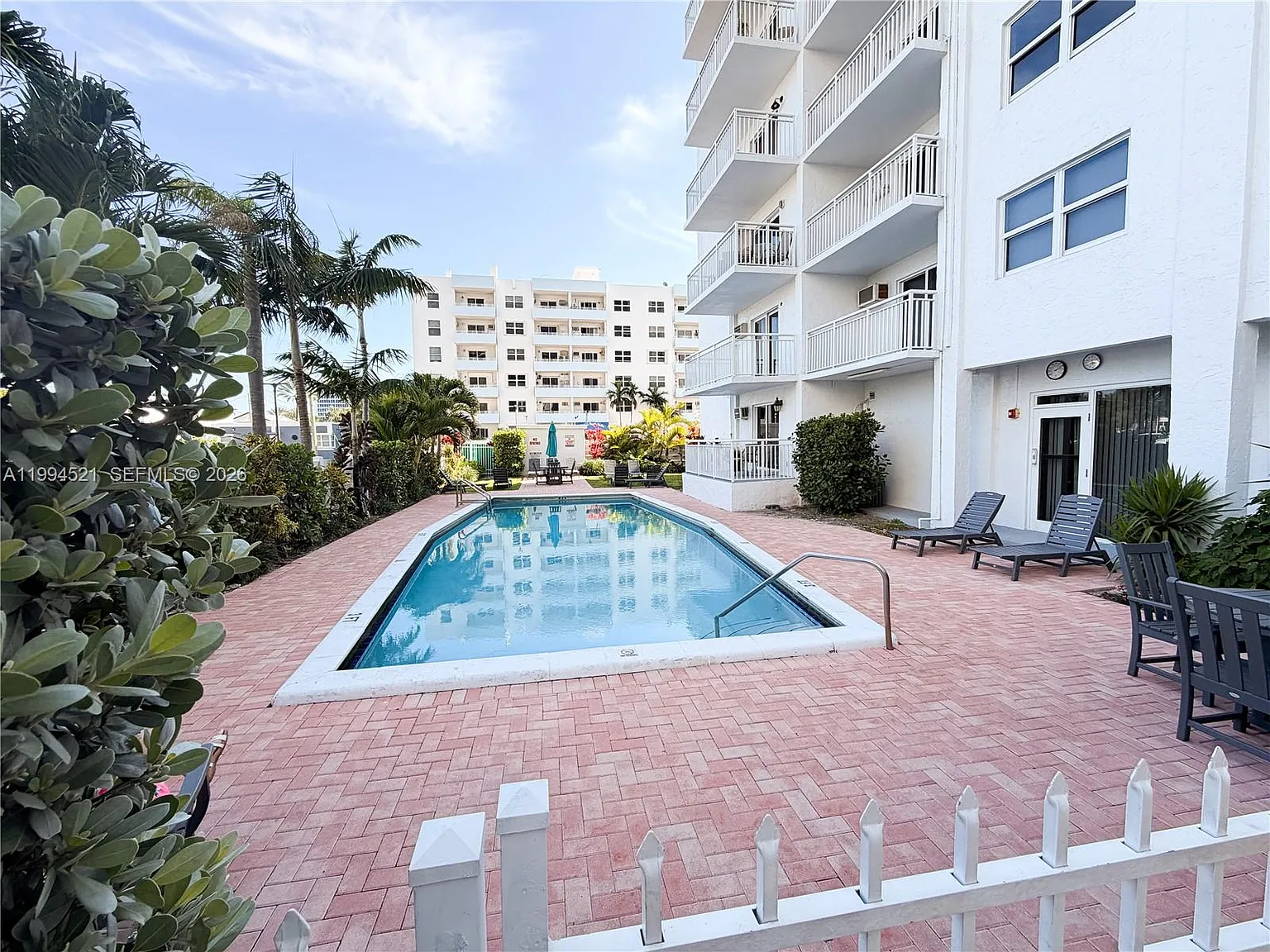 Leisure Beach Condo — Photo 1