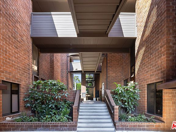 4th image of 1033 Carol Dr #Penthouse 3