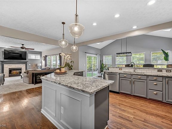 5th image of 1656 Pine Dr