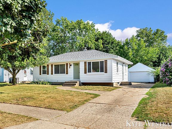 4th image of 1122 Cricklewood St SW