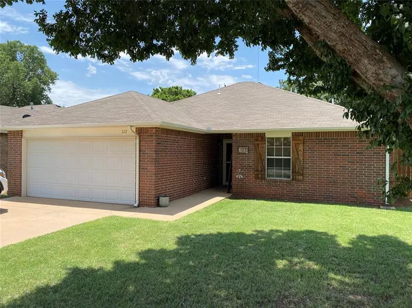 117 Meadow Ridge Dr, Elk City, OK 73644