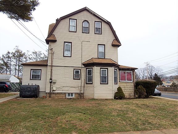 4th image of 293 Washington Ave