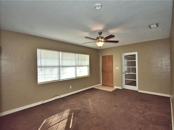 3rd image of 209 Avenue E SE