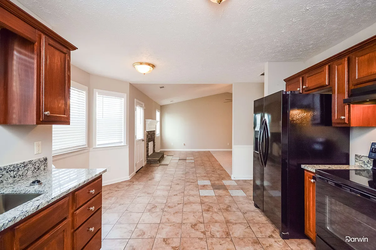 Building Photo - 300 Claremont Dr