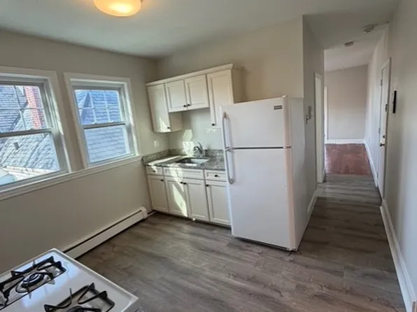 87 Webster St APT 5, Haverhill, MA 01830