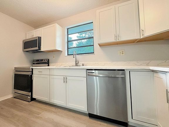 5th image of 10941 NW 45th Street