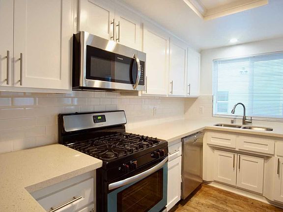 2nd image of 1329 E Ocean Blvd