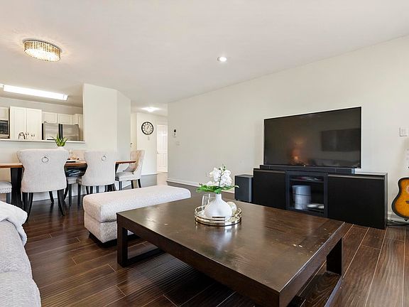 4th image of 13680 84th Ave #401