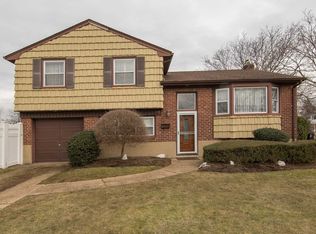 445 Division Ave, Hicksville, NY 11801