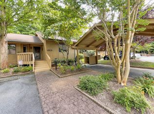 204 N Scarlet Oak Ln, Hendersonville, NC 28791