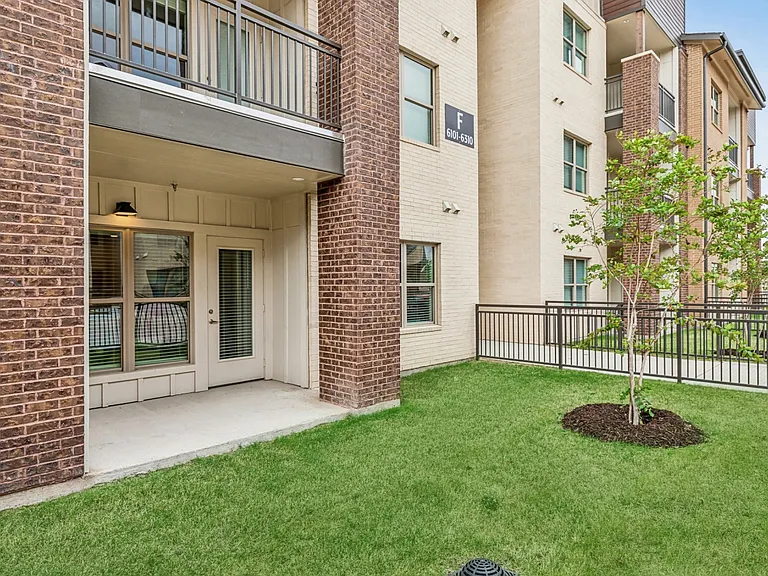 Wildwood Luxury Urban Homes — Photo 6