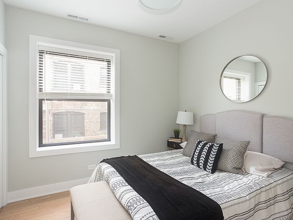 3rd image of 4409 1/2 N Seely Ave #3B