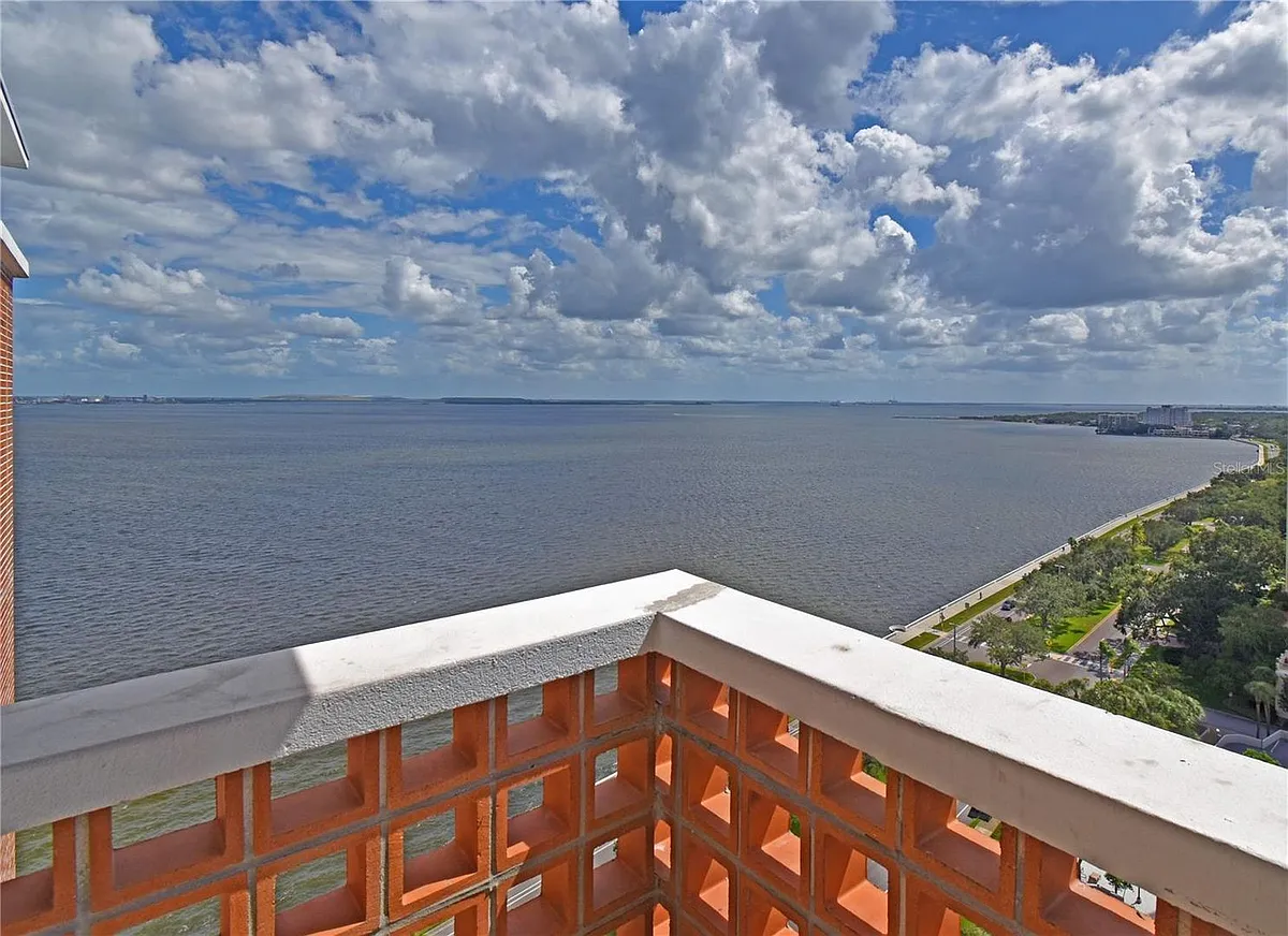 Building Photo - 4015 Bayshore Blvd #17F