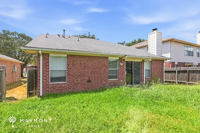 4 bed, 2.5 bath, 2260 sqft, $1,995 — Photo 3