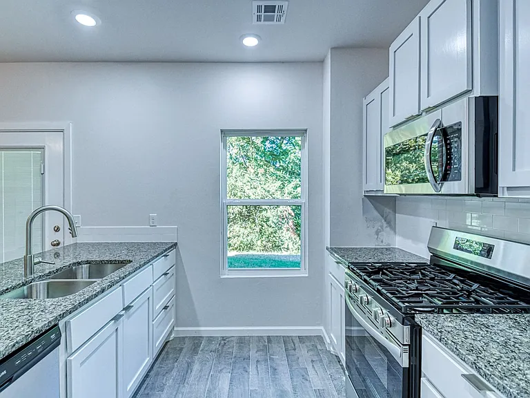 1002 Varenna Ln — Photo 15