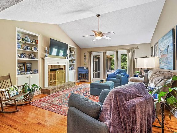 3rd image of 103 Morningside Dr