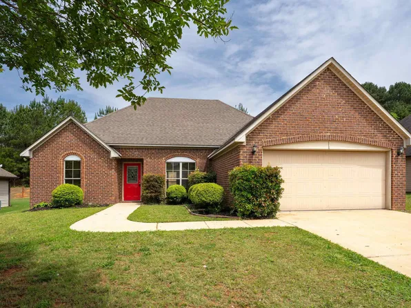 5212 Meadow Lake Cir, Bessemer, AL 35020