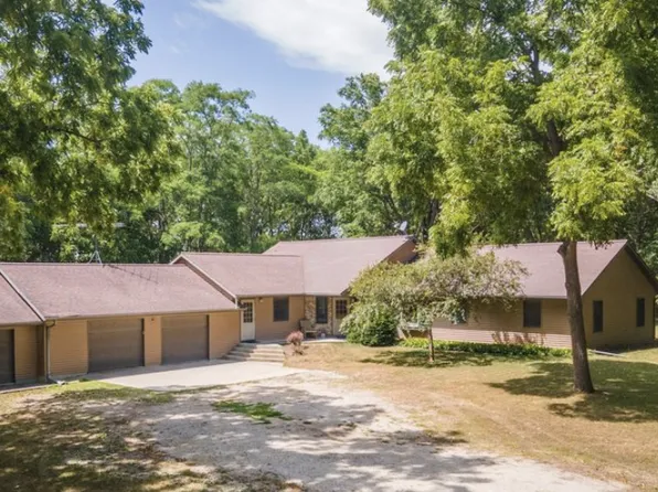 10818 Keller Dr, Saint Charles, MN 55972