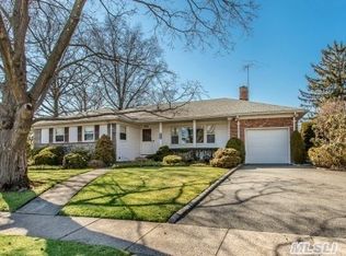 695 Birchwood Dr, Westbury, NY 11590