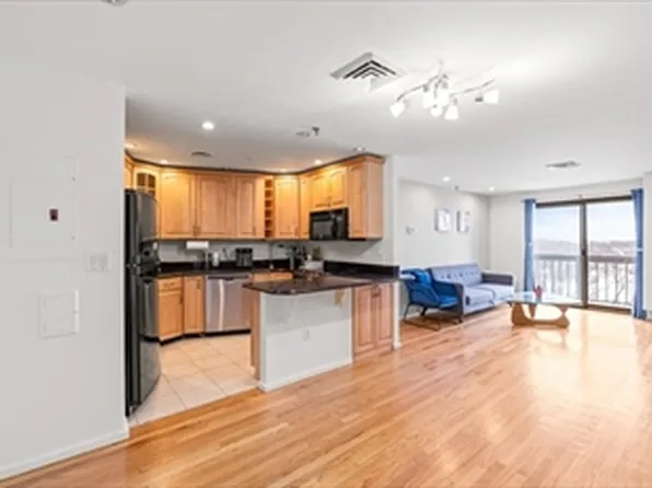 90 Quincy Shore Dr APT 721, Quincy, MA 02171