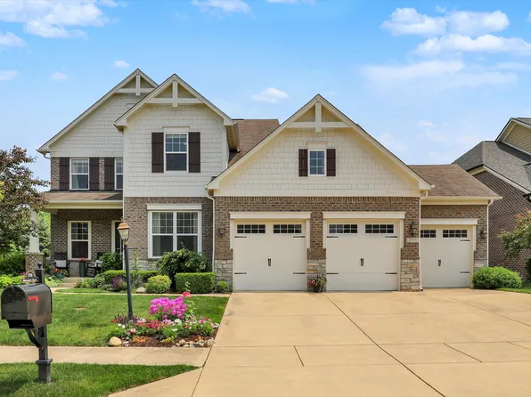 2715 Benmore Ct, Zionsville, IN 46077