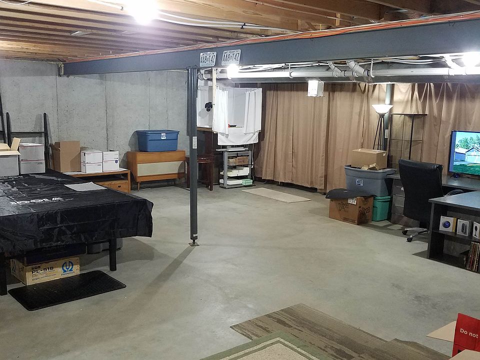 2nd image of 8402 Mercier St